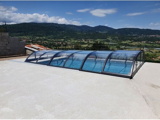 Abri de piscine et vent : comment bien protéger son installation ?